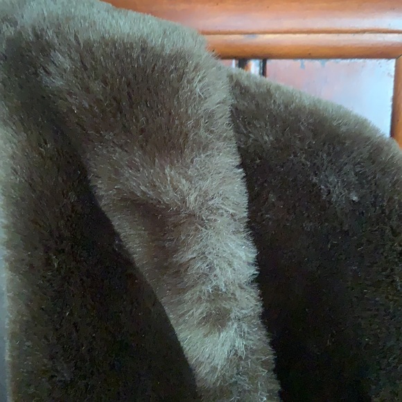 Victoria Secret 💕💕🛍Moda international Sweet Deep Chocolate Brown fur wrap 🎁 - Picture 10 of 12